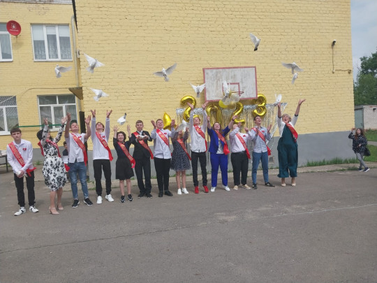 Звени звонок последний школьный. Звени звонок последний школьный..